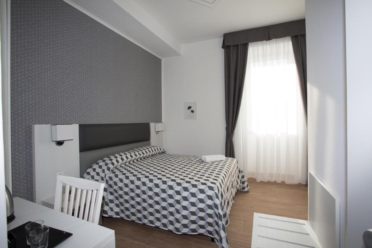 Guesthouse Porto Di Roma Чивітавекк'я Екстер'єр фото