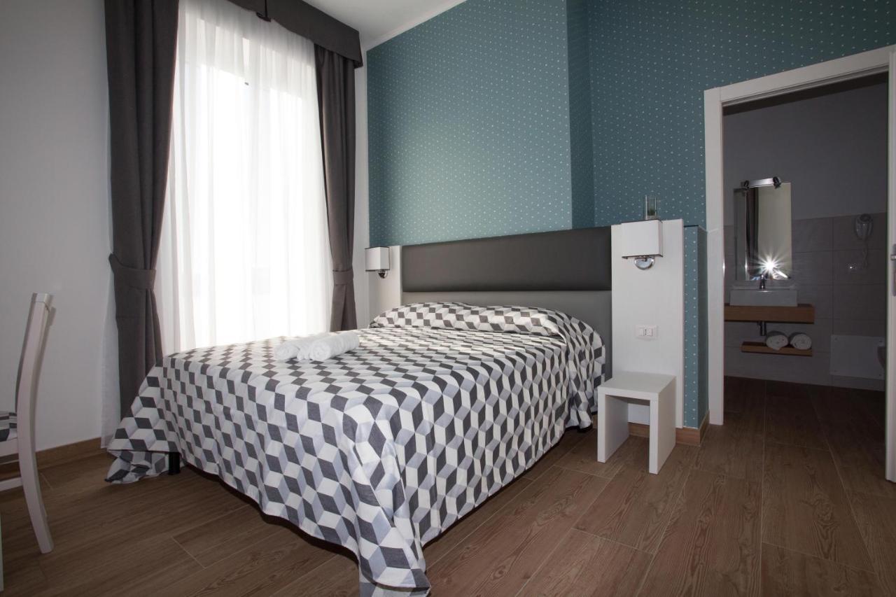 Guesthouse Porto Di Roma Чивітавекк'я Екстер'єр фото