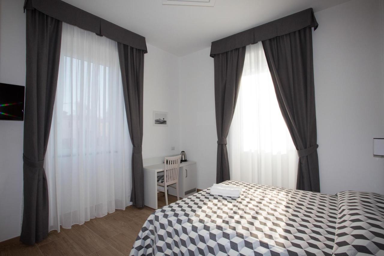 Guesthouse Porto Di Roma Чивітавекк'я Екстер'єр фото