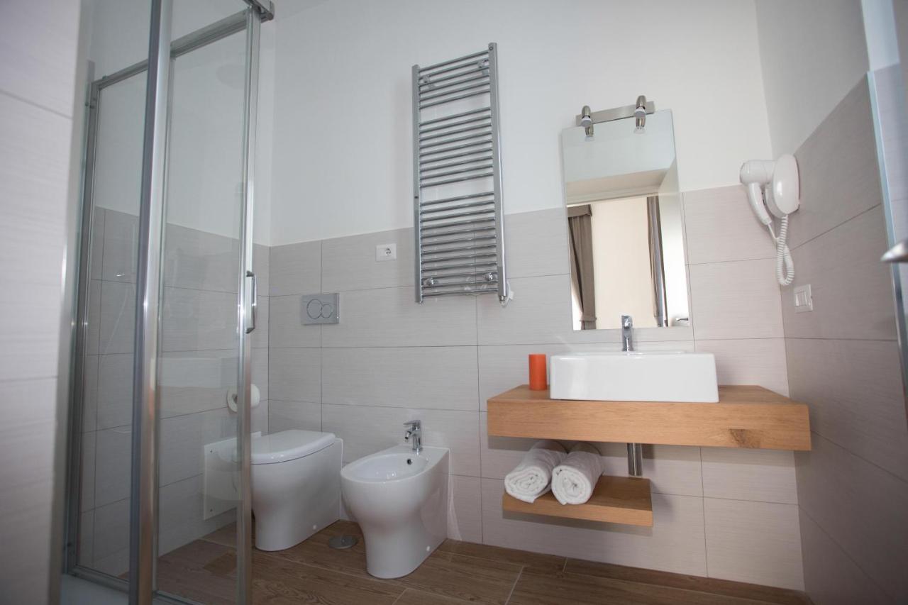 Guesthouse Porto Di Roma Чивітавекк'я Екстер'єр фото