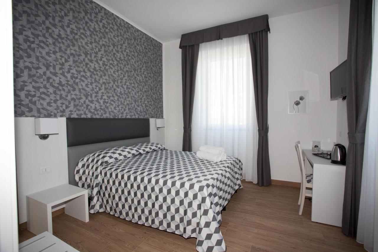 Guesthouse Porto Di Roma Чивітавекк'я Екстер'єр фото